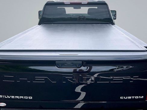 Used 2022 Chevrolet Silverado 2500 Custom w/ Custom Value Package AWD/4WD image 6