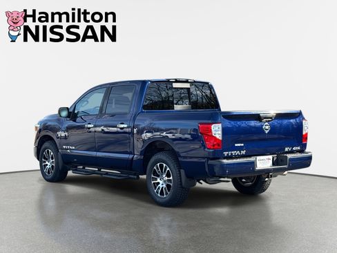 Used 2021 Nissan Titan SV w/ SV Convenience Package image 4
