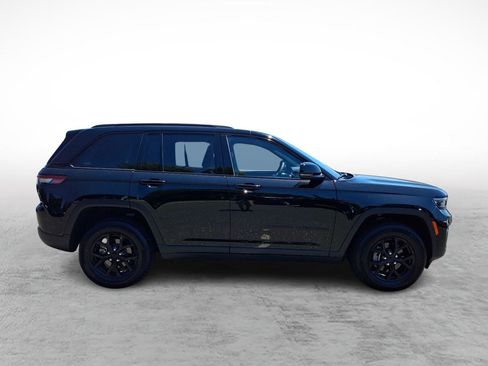 Certified 2025 Jeep Grand Cherokee Altitude AWD/4WD image 6