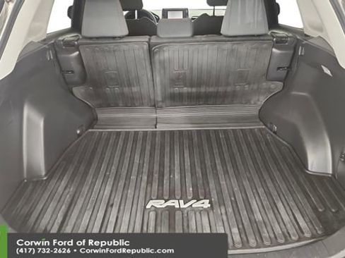 Used 2021 Toyota RAV4 XLE image 21