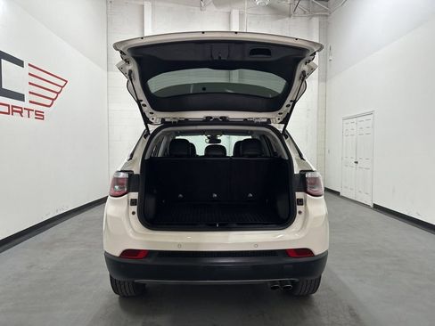 Used 2018 Jeep Compass Limited w/ Navigation Group AWD/4WD image 17