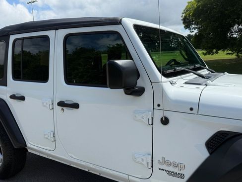 Used 2018 Jeep Wrangler Unlimited Sport S AWD/4WD image 36