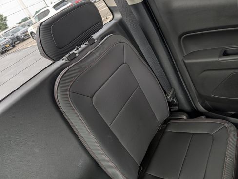 Used 2015 GMC Canyon SLE w/ All-Terrain Package AWD/4WD image 16