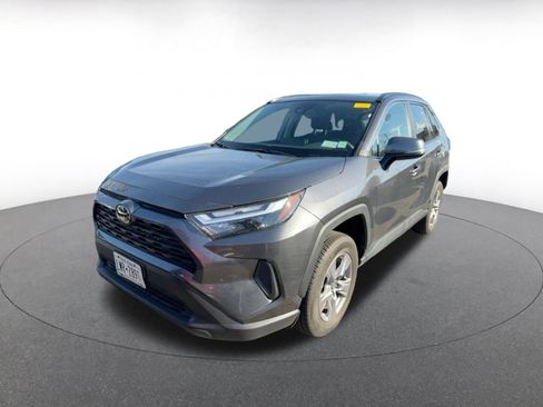 Used 2025 Toyota RAV4 XLE image 4