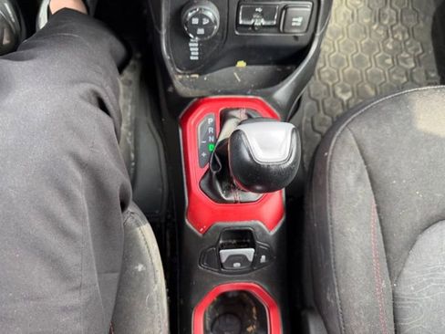 Used 2015 Jeep Renegade Trailhawk image 18