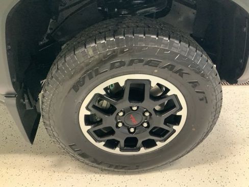 Used 2025 Toyota Tacoma TRD Off-Road image 10