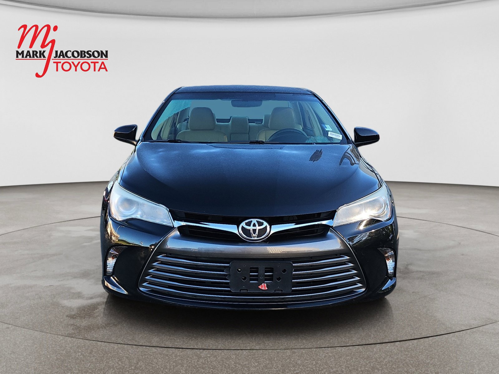 Used 2017 Toyota Camry LE FWD image 2