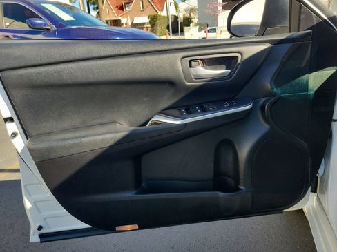 Used 2016 Toyota Camry SE image 19