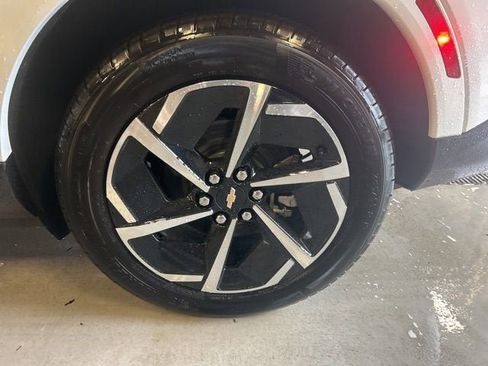 New 2025 Chevrolet Equinox EV LT image 38