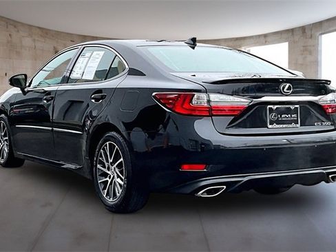 Used 2017 Lexus ES 350 w/ Luxury Package image 4