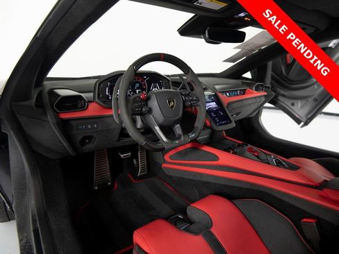 Used 2024 Lamborghini Revuelto image 11