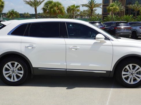 Used 2016 Lincoln MKX Premiere w/ Cargo Accessories Package FWD image 4