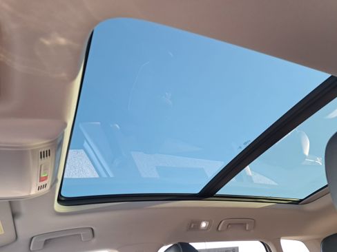 Certified 2024 Volkswagen Taos SEL image 27