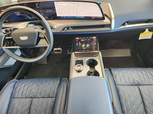New 2026 Cadillac Vistiq Premium Luxury w/ LPO, Floor Liner Package AWD/4WD image 15