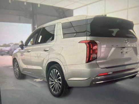 Used 2023 Hyundai Palisade Calligraphy AWD/4WD image 2
