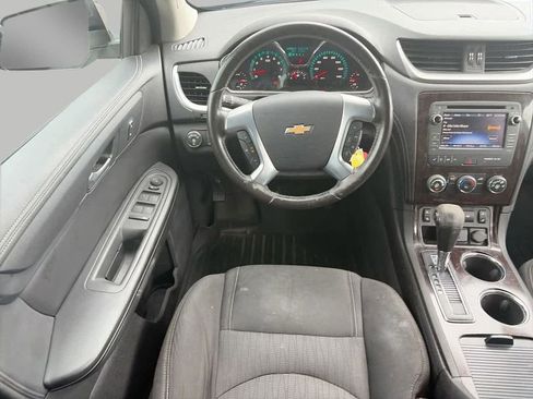 Used 2017 Chevrolet Traverse LT w/ Style and Technology Package FWD image 10