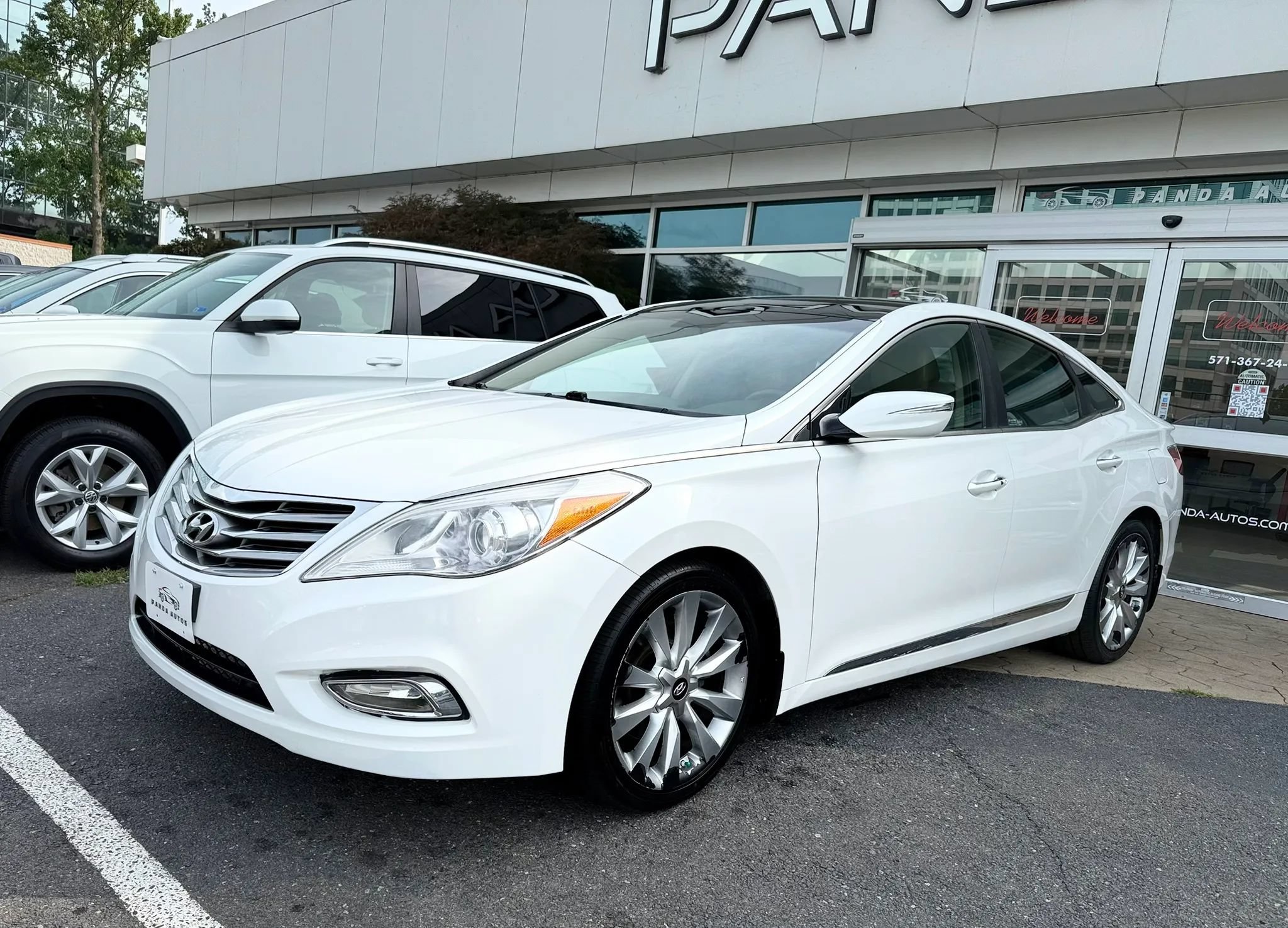 Used 2013 Hyundai Azera w/ Technology Pkg FWD image 3