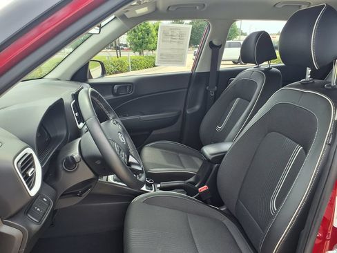 Used 2025 Hyundai Venue Limited FWD image 14