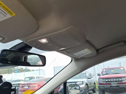 Used 2020 Ford Fusion SE image 12