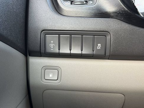 Used 2016 Kia Sedona LX w/ LX Convenience Package FWD image 27