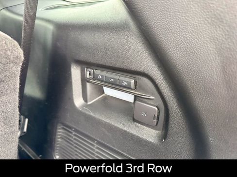 Certified 2020 Ford Explorer Platinum w/ Premium Technology Package image 18