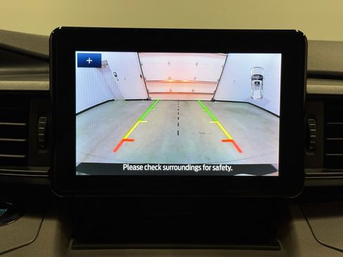 Used 2023 Ford Explorer XLT image 23