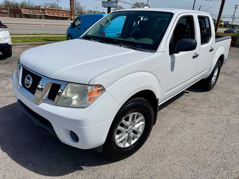 Used 2017 Nissan Frontier SV image 3