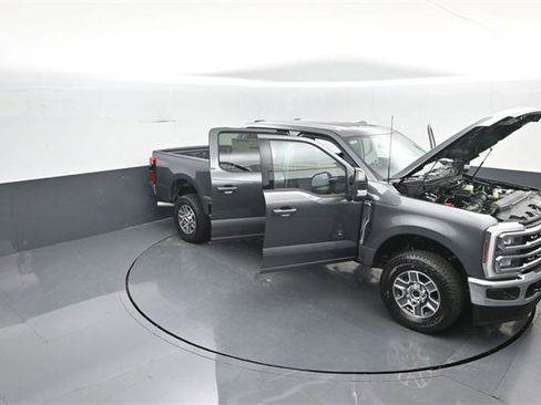New 2026 Ford F250 Lariat w/ FX4 Off-Road Package image 31