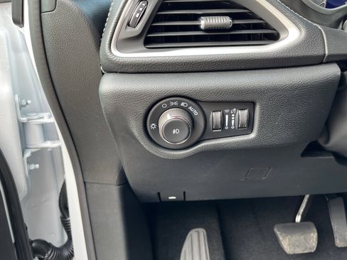 New 2026 Chrysler Pacifica Select image 22