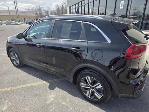 Certified 2022 Kia Niro LXS image 3