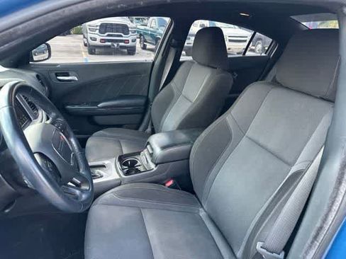 Used 2021 Dodge Charger SXT w/ Blacktop Package RWD image 4