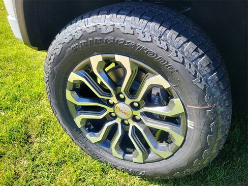 New 2026 GMC Canyon Denali image 7