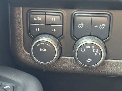 Certified 2022 Chevrolet Suburban Z71 AWD/4WD image 22