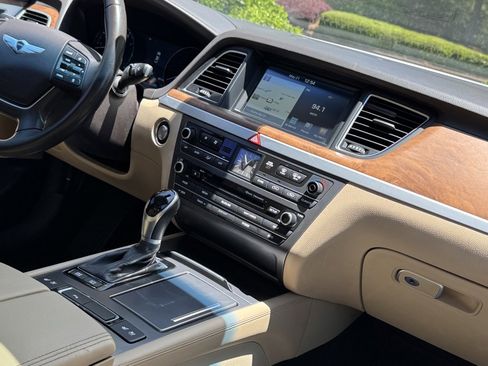 Used 2015 Hyundai Genesis 5.0 image 24