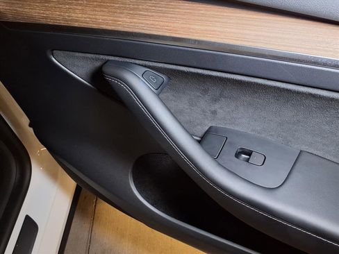 Used 2023 Tesla Model Y Performance image 25