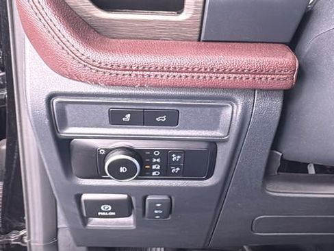 Used 2024 Ford Expedition Limited image 33