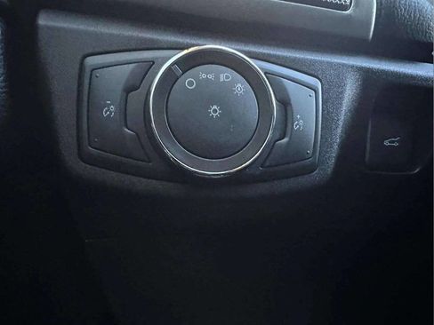 Used 2017 Ford Fusion SE w/ Fusion SE Technology Package image 16