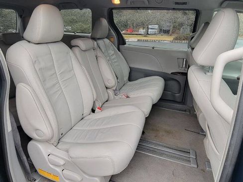 Used 2011 Toyota Sienna XLE image 18