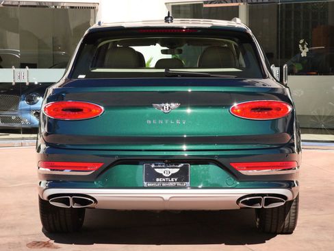 Used 2023 Bentley Bentayga Extended Wheelbase AWD/4WD image 18