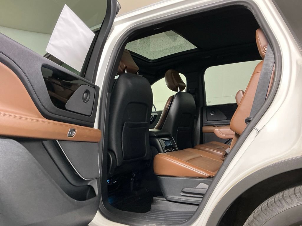Used 2020 Lincoln Aviator Reserve w/ Equipment Group 201A RWD image 26
