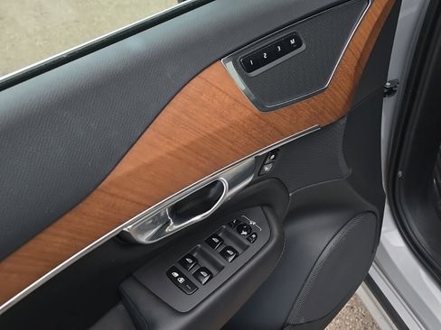 Certified 2024 Volvo XC90 B6 Plus w/ Protection Package Premier image 10