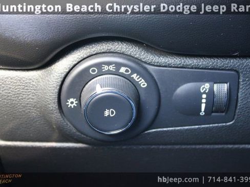 Used 2022 Dodge Durango SXT image 19
