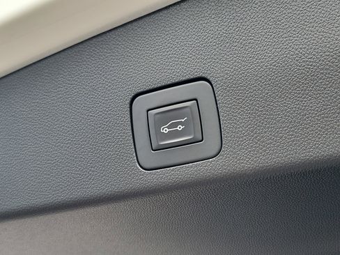 Used 2023 Buick Encore GX Essence w/ Advanced Technology Package FWD image 8