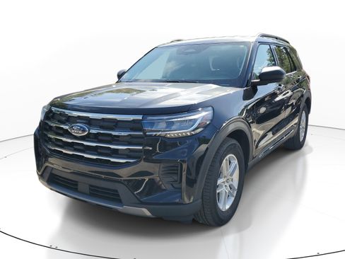Used 2025 Ford Explorer Active image 3