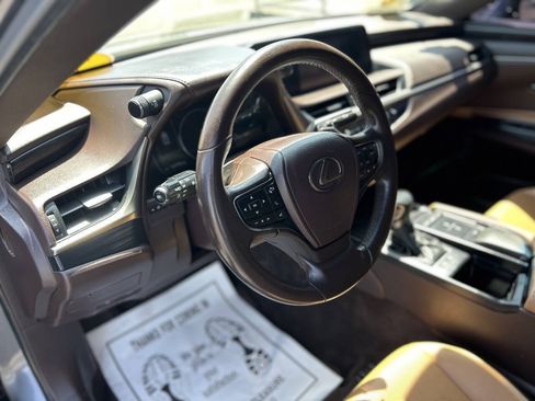 Used 2021 Lexus ES 300h w/ Premium Package FWD image 9