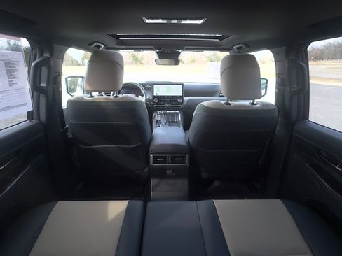 Used 2025 Lexus GX 550 AWD/4WD image 40