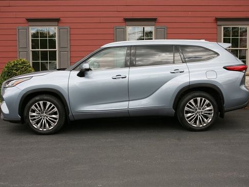 Used 2021 Toyota Highlander Platinum AWD/4WD image 4