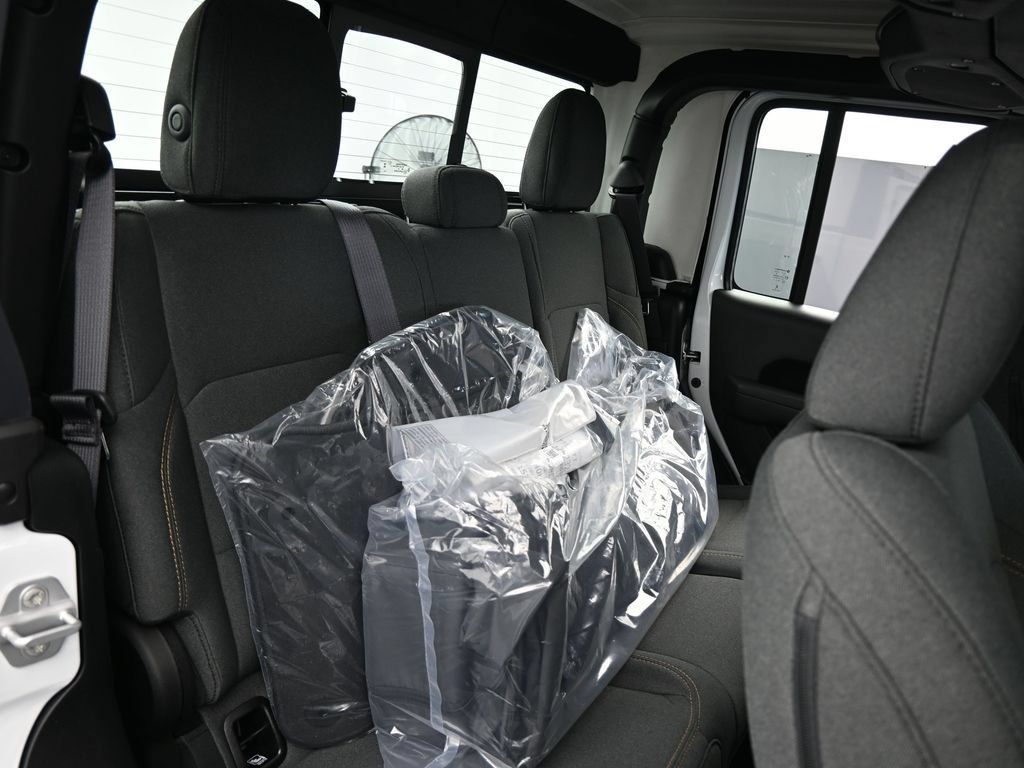 Used 2025 Jeep Gladiator Sport AWD/4WD image 38