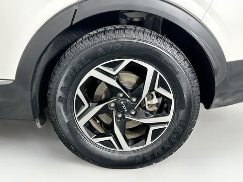 Used 2024 Kia Sportage LX image 11