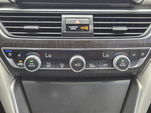 Used 2018 Honda Accord Touring image 15
